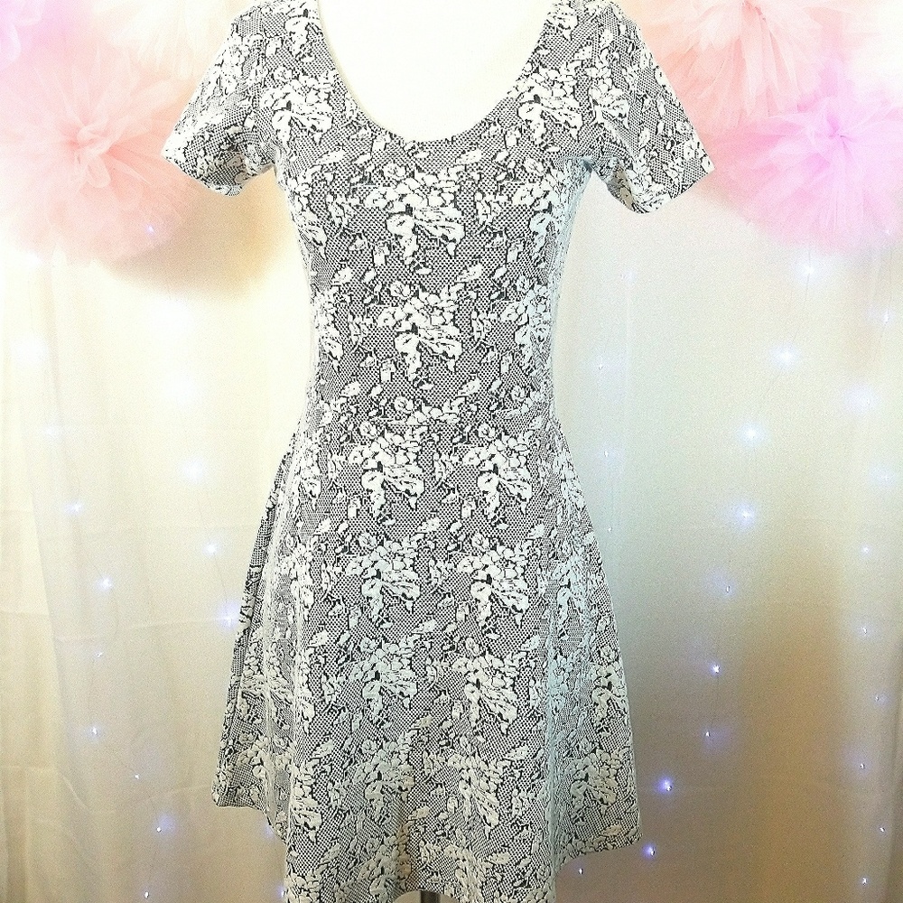 TopShop Quilted Floral Fitted Dress